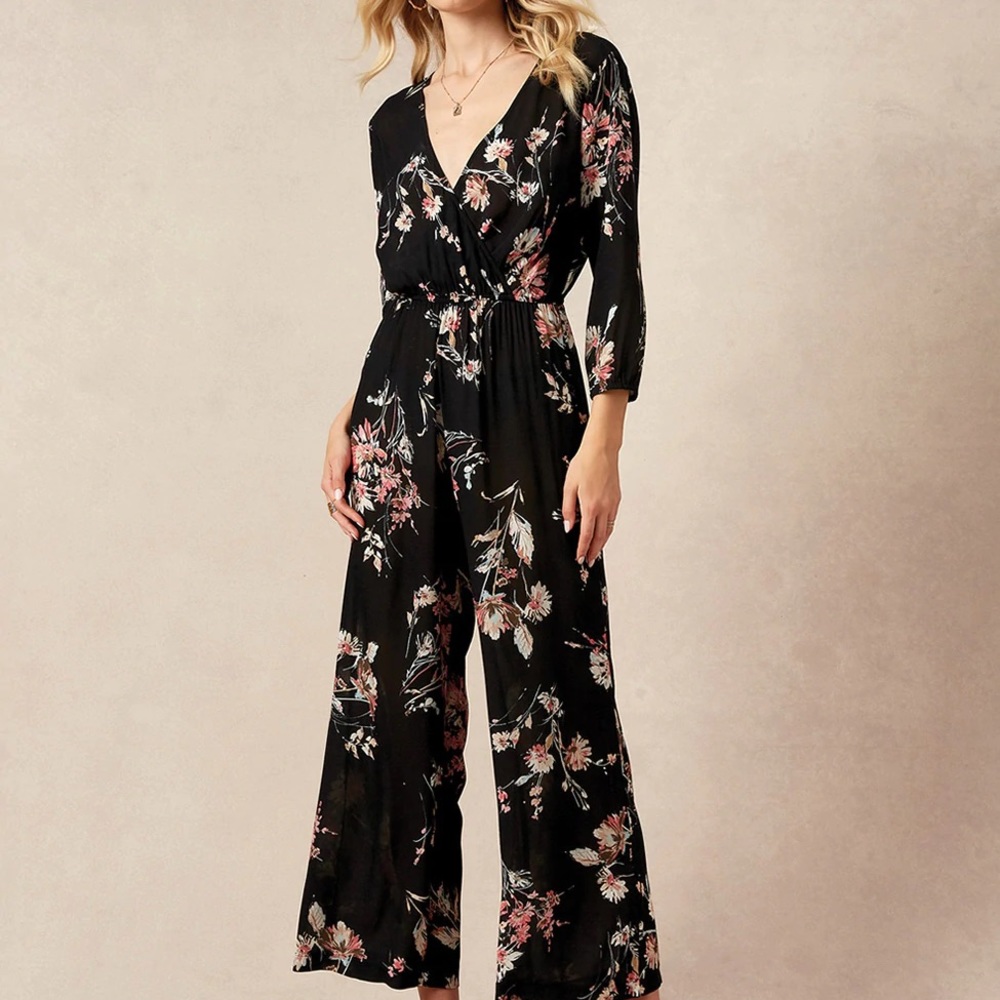 Beach Bunny Hartley jumper. Size XS. New with tags.